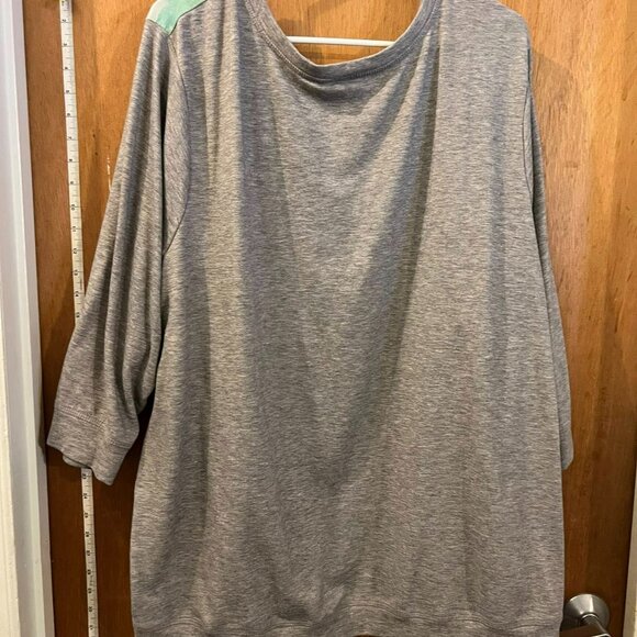 Size 26/28 - Avenue - Gray and Multicolored 3/4 Sleeve Heavy Knit Pullover - Picture 5 of 6